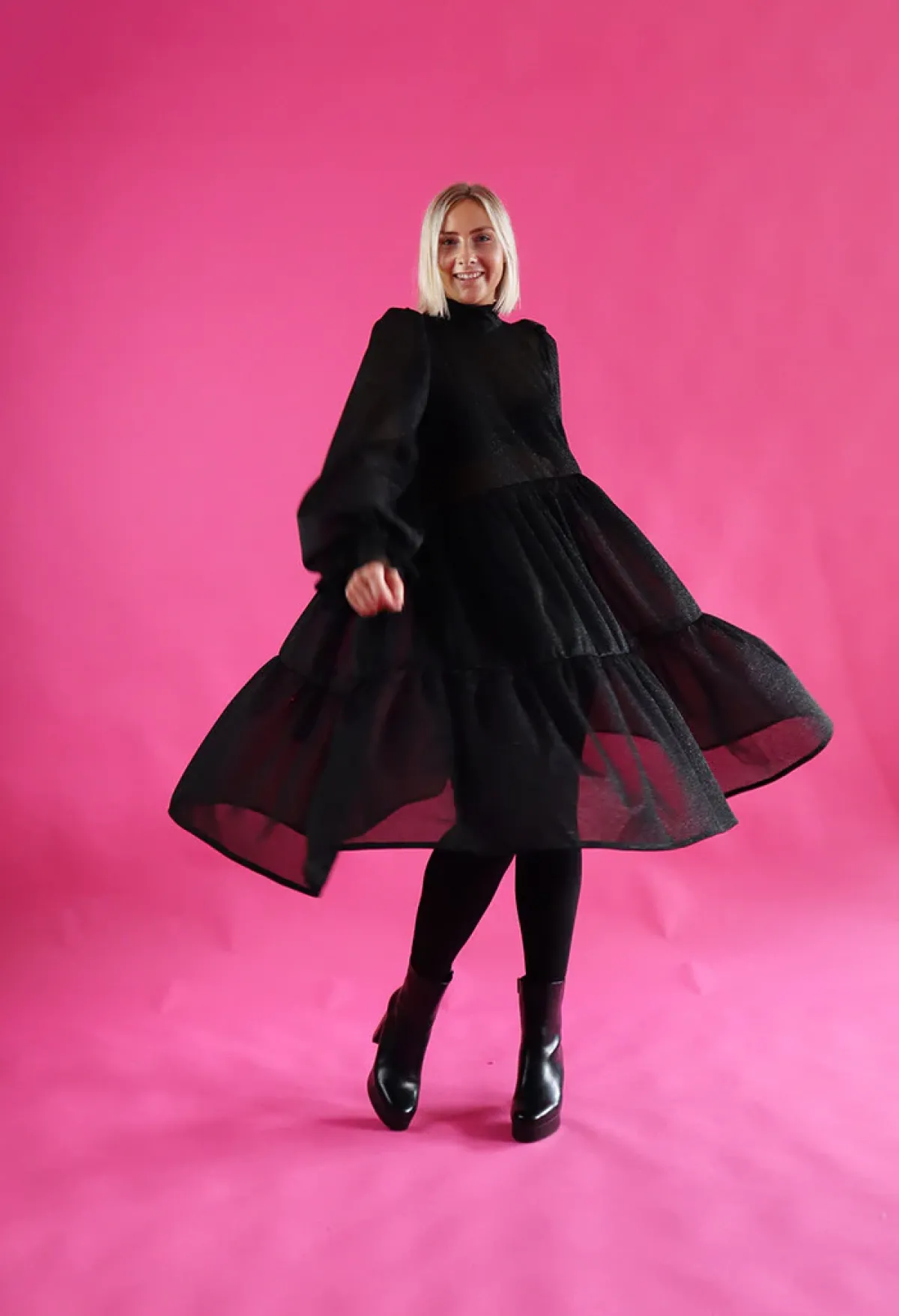 Hameet & Mekot>Miia Halmesmaa Dishy Dress Rusettikauluksella - Glitter Musta M/L