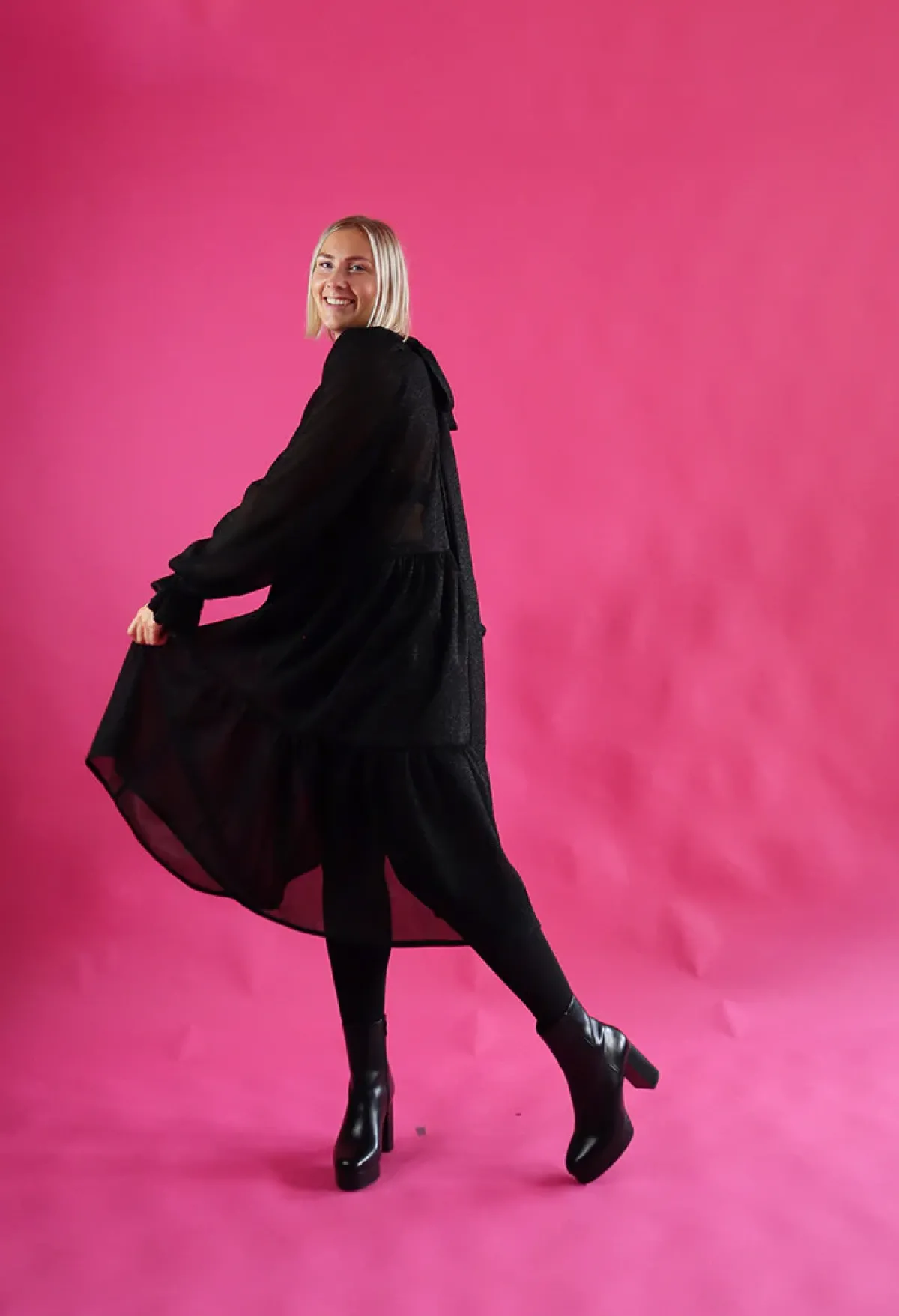 Hameet & Mekot>Miia Halmesmaa Dishy Dress Rusettikauluksella - Glitter Musta M/L