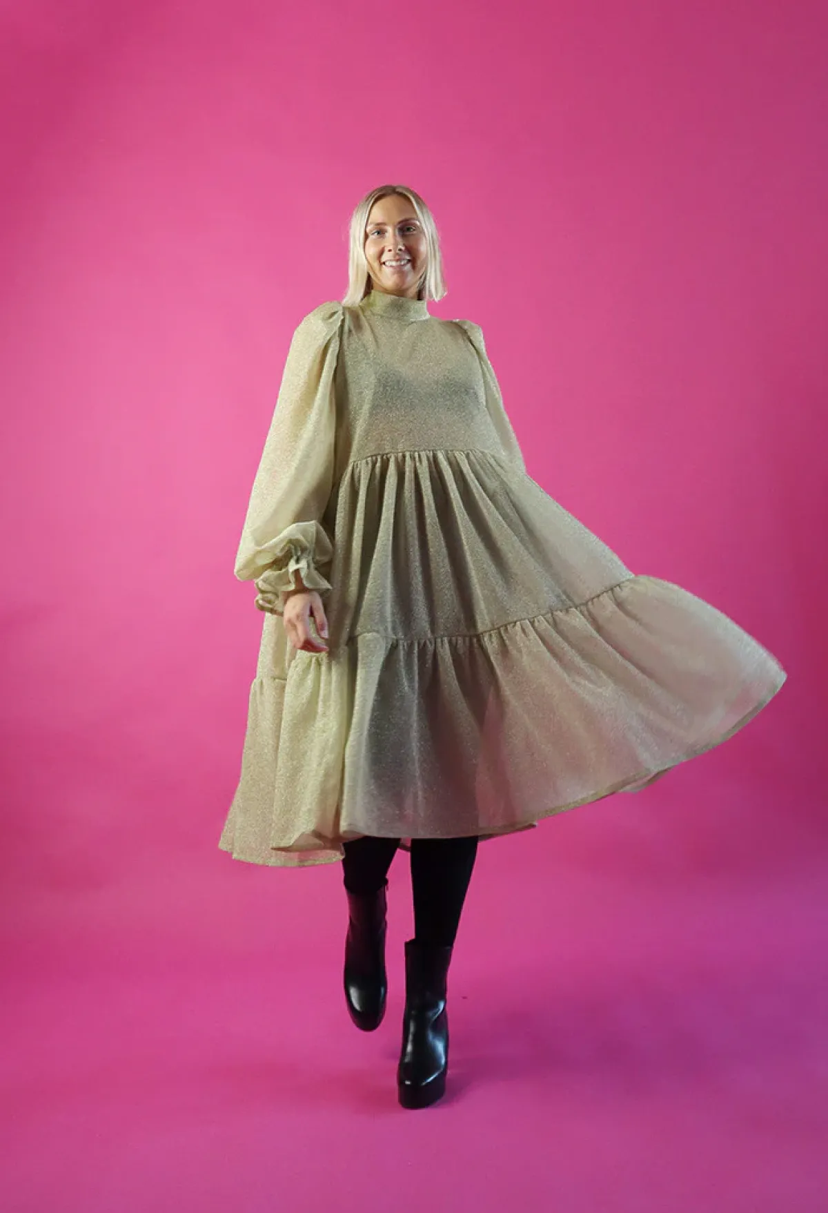 Hameet & Mekot>Miia Halmesmaa Dishy Dress Rusettikauluksella - Glitter Valkokulta M/L