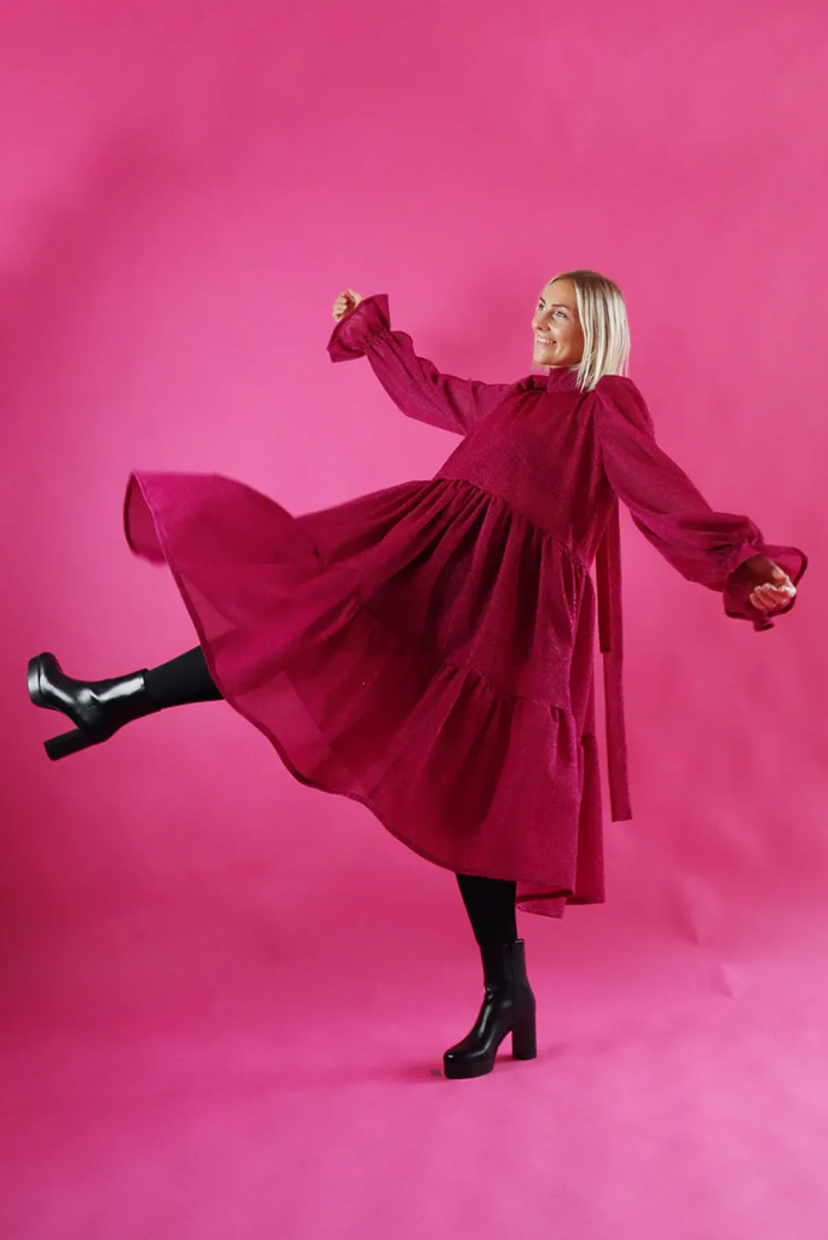 Hameet & Mekot>Miia Halmesmaa Dishy Dress Rusettikauluksella - Glitter Punainen M/L