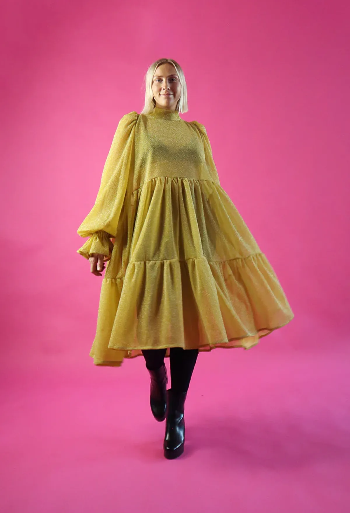 Hameet & Mekot>Miia Halmesmaa Dishy Dress Rusettikauluksella - Glitter Kulta M/L
