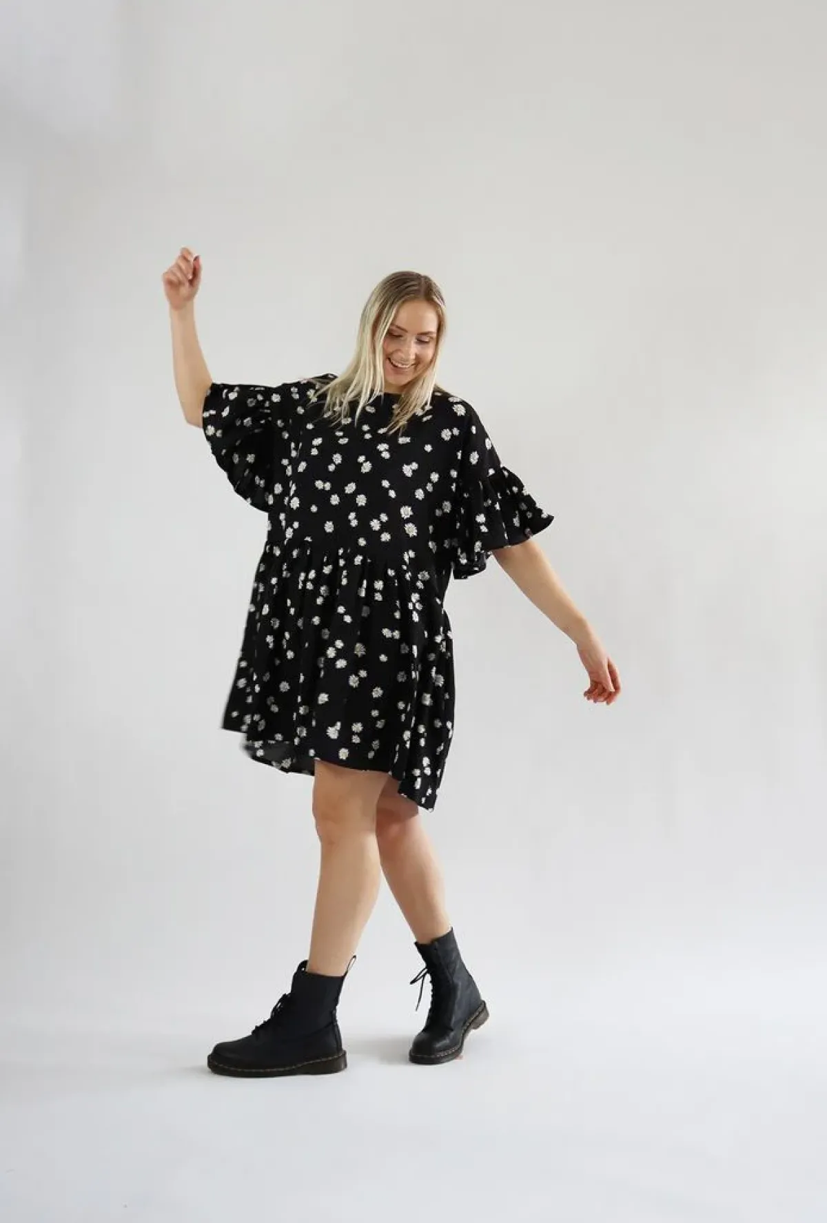 Hameet & Mekot>Miia Halmesmaa Flirty Dress - Daisy Black