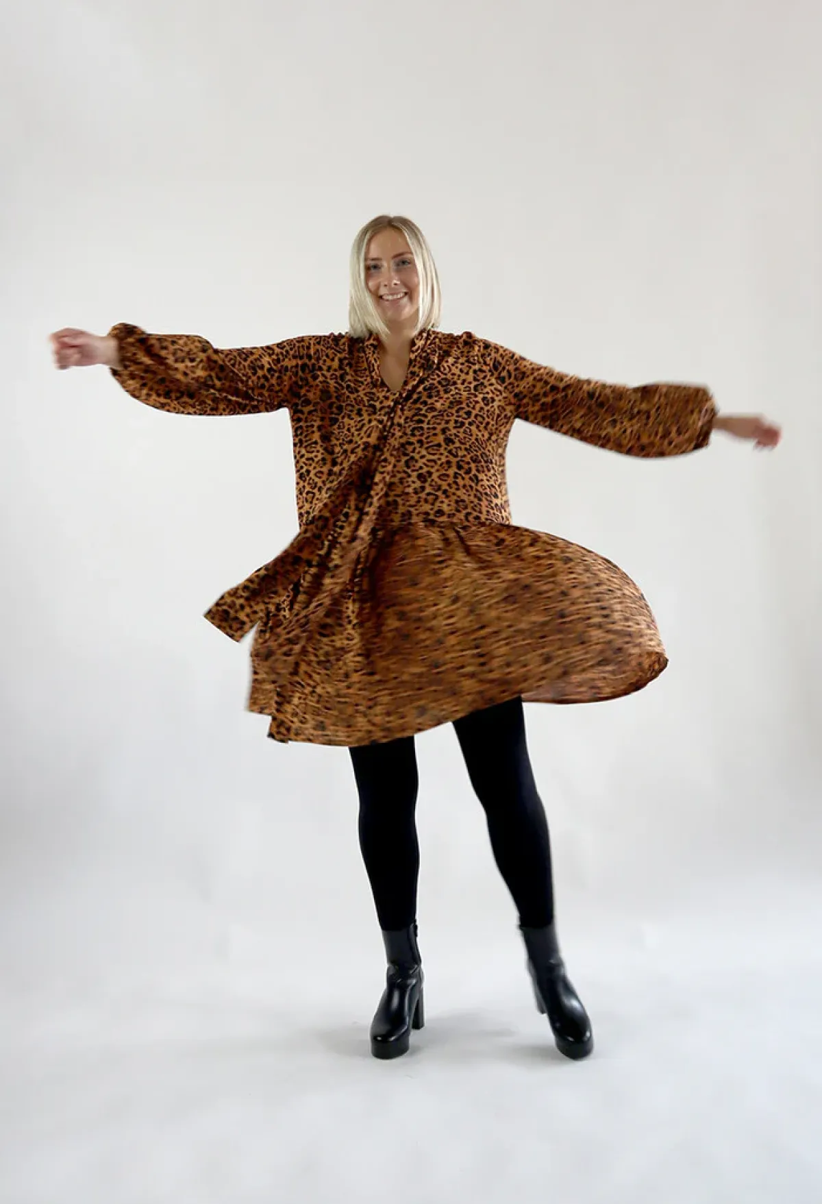 Hameet & Mekot>Miia Halmesmaa Flowy Dress - Leopardi