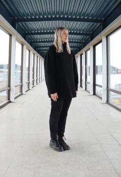 Neuleet>Miia Halmesmaa Oversize Knit - Black XL