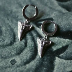 Avaimenperät|Korut>Laura Vartio Shark Tooth Earrings