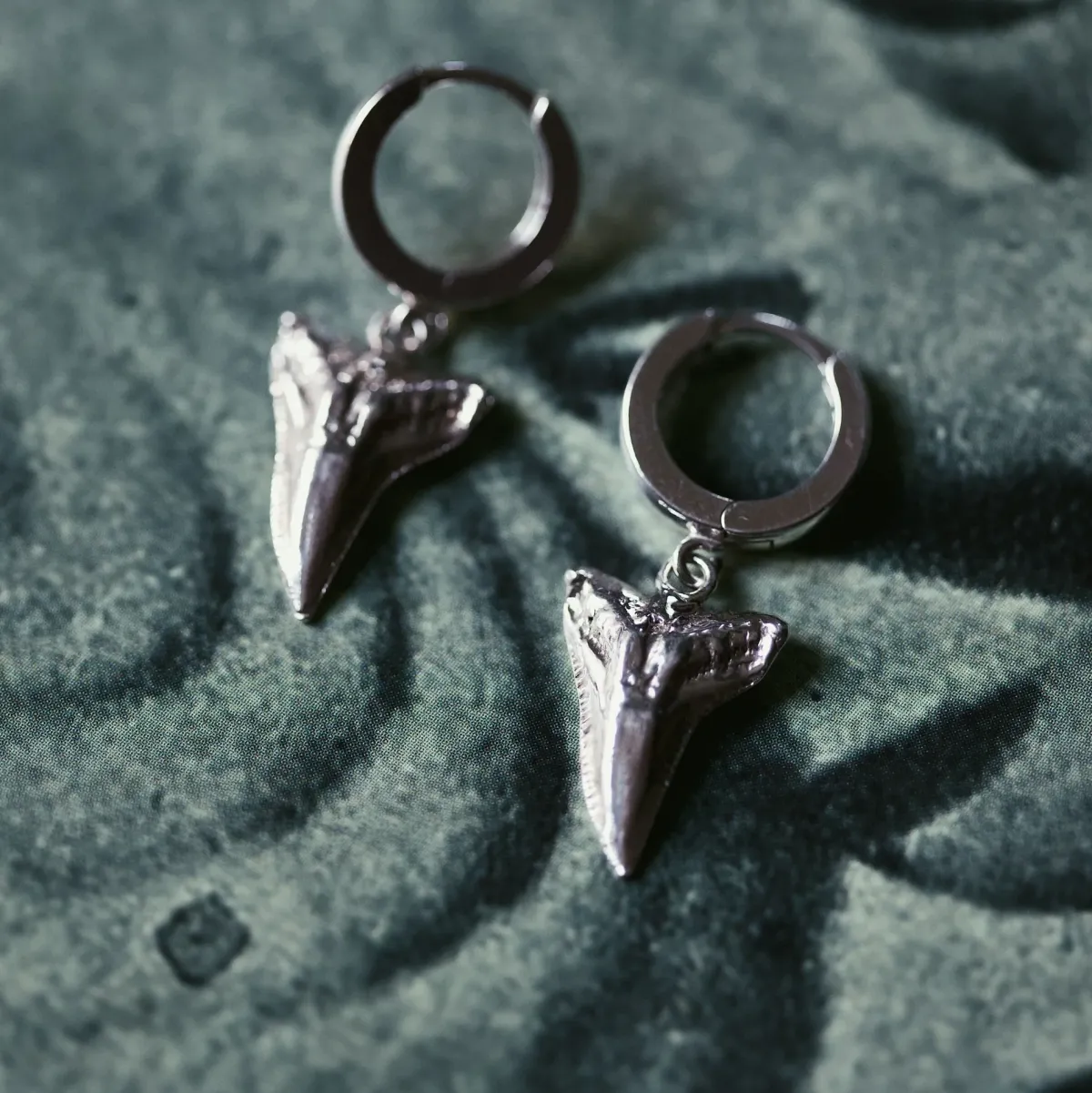 Avaimenperät|Korut>Laura Vartio Shark Tooth Earrings