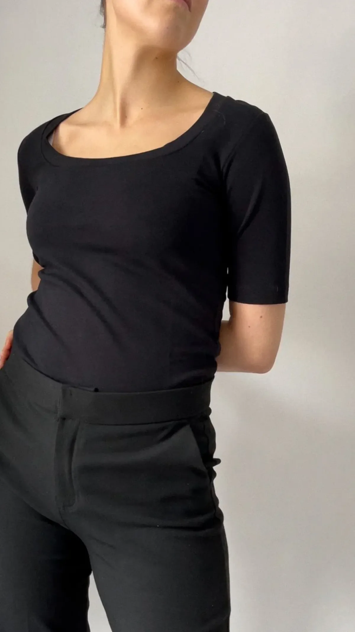 T-paidat|Paidat>Gauhar Square Neckline T-shirt Black